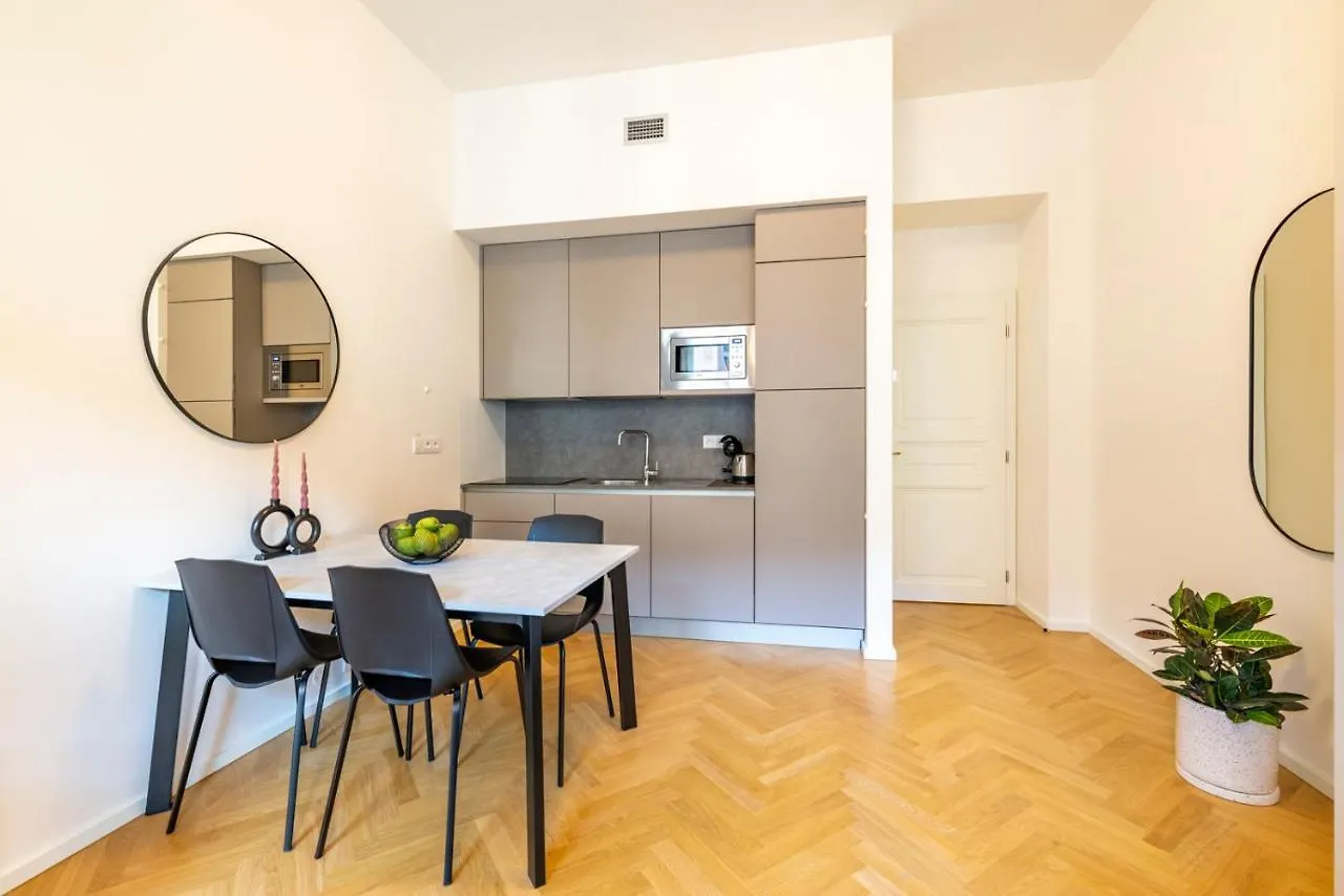 פראג Petrin Tower Residence מלון דירות
