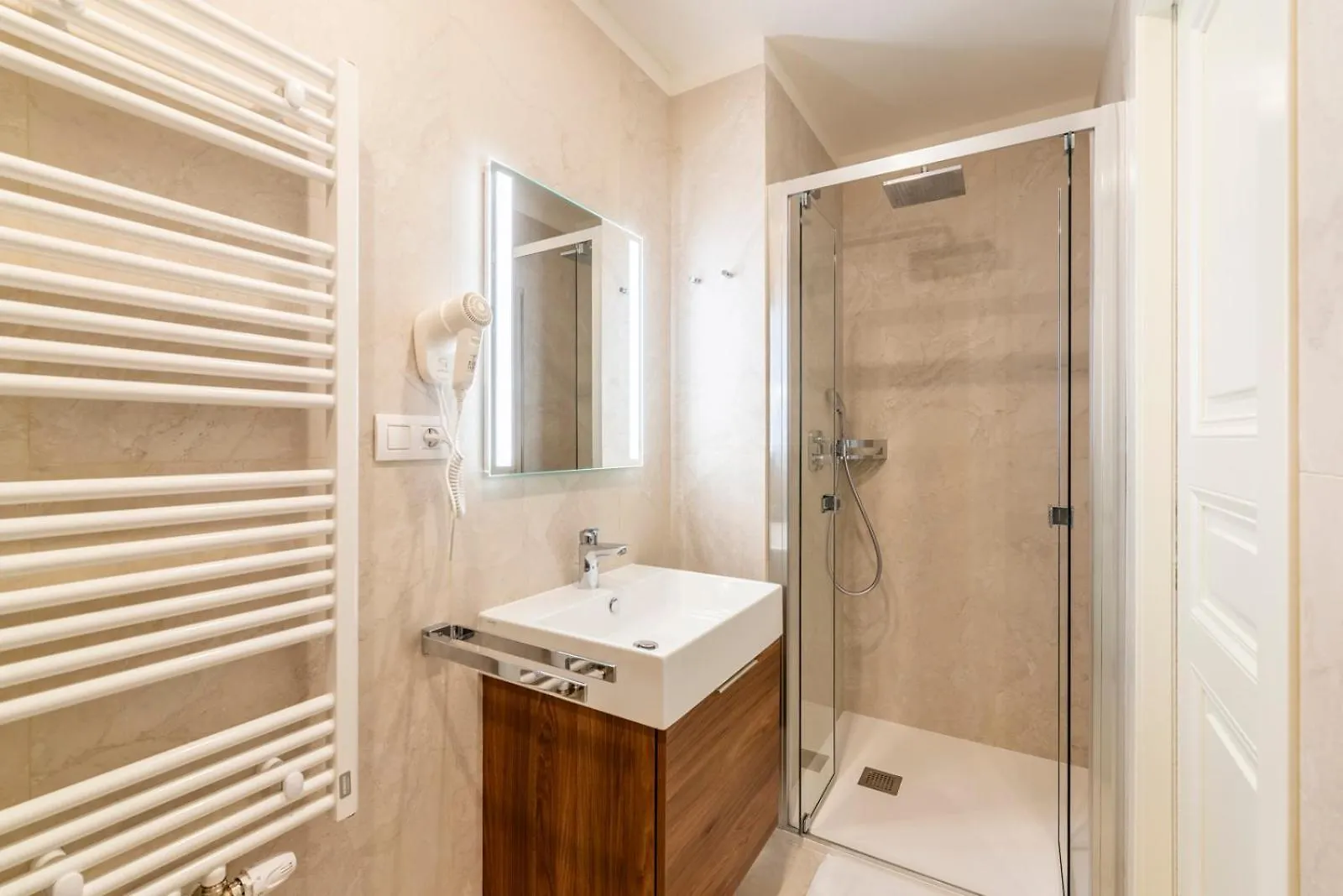 פראג Petrin Tower Residence מלון דירות